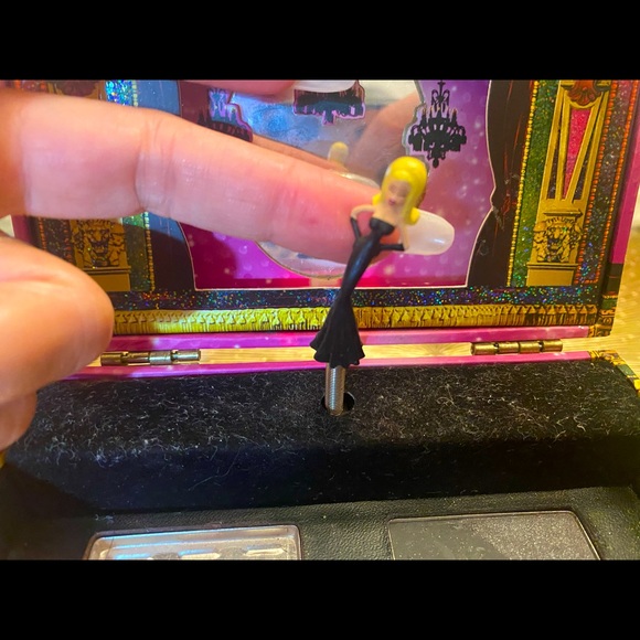 World Domination Tour Too Faced Makeup Palette - Picture 2 of 5